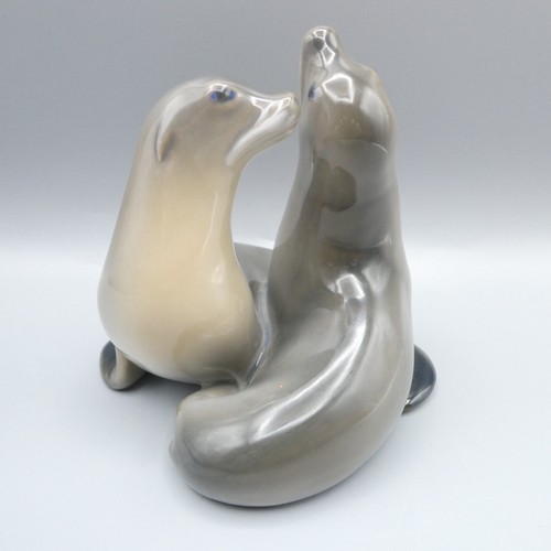 Royal copenhagen figurine - royal, 2519