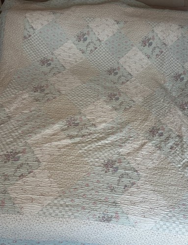 Vintage floral patchwork quilt - floral,