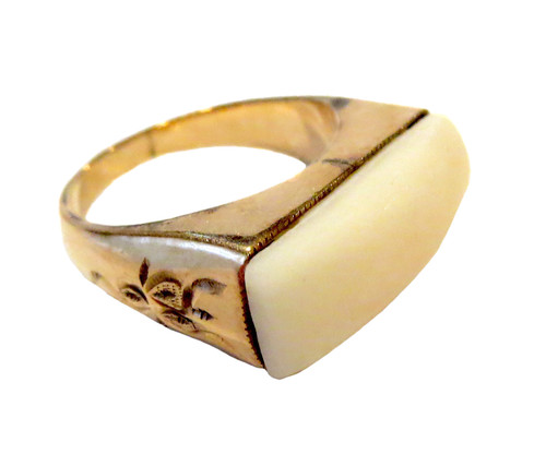 Coral gold saddle - style, ring
