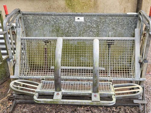 Ironworks sheep turnover crate - sheep,