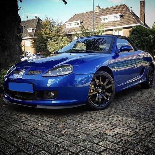 Cupra front bumper lip - r,