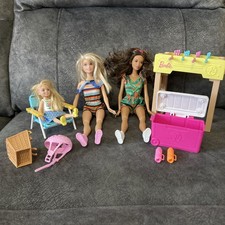 Barbie Dolls/little sister chelsea form the Bike Holiday Fun Set, some accessori