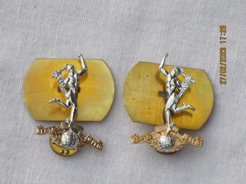 Royal signals collar badges - royal,