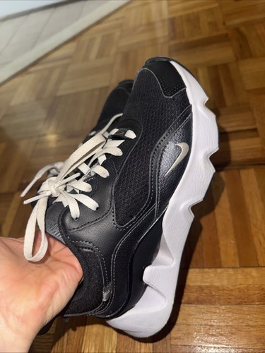 Black nike ryz 365 - 2, 5