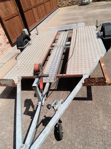 Fatbed trailer with - , ramps