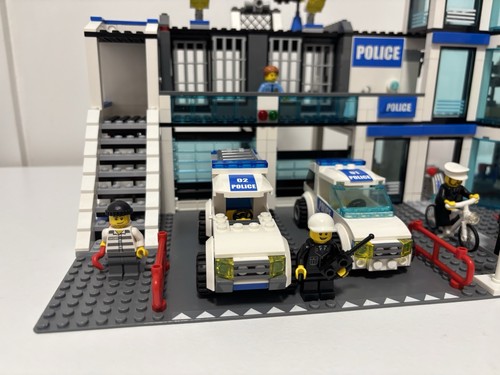 Lego city police station set - lego,