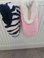 2 New Pairs Of Snoozies Slippers Size Large Unwanted Gift