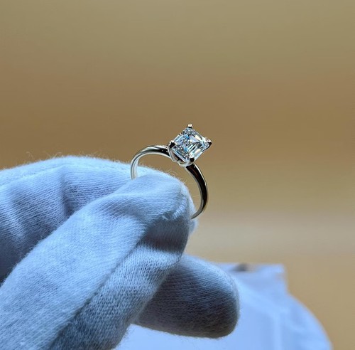 Lab grown white diamond - white,