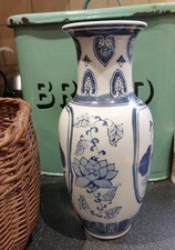 Vintage Mid-Century Chinoiserie Blue And White Vase. Chinese Porcelain Vase.