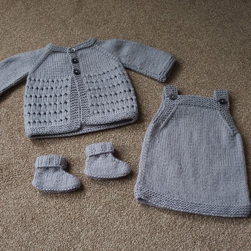 Hand knitted newborn - hand,