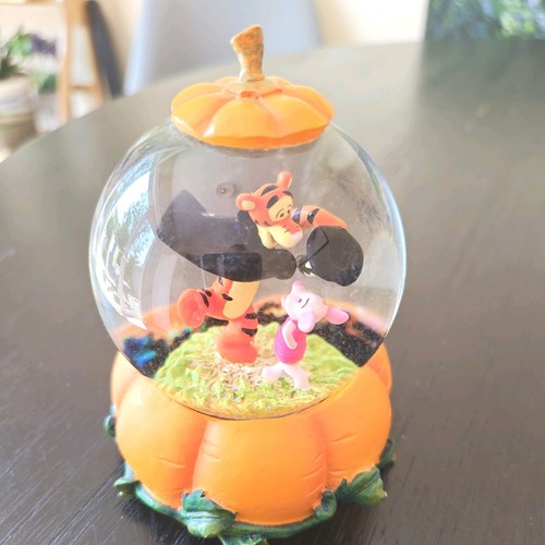 Winnie the pooh snow globe - the,