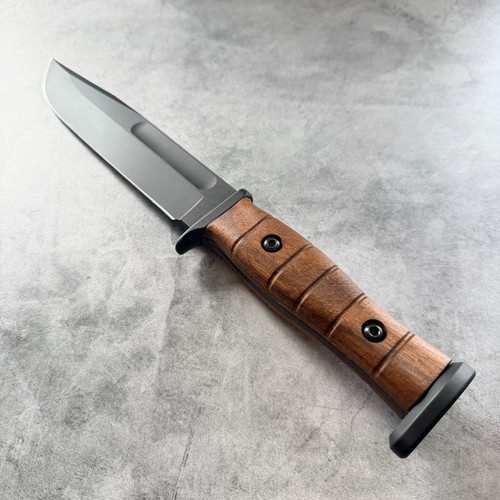 Smooth walnut handles - , scales