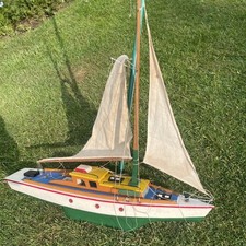 A BEAUTIFUL LARGE MODEL  YACHT FOR RESTORATION 