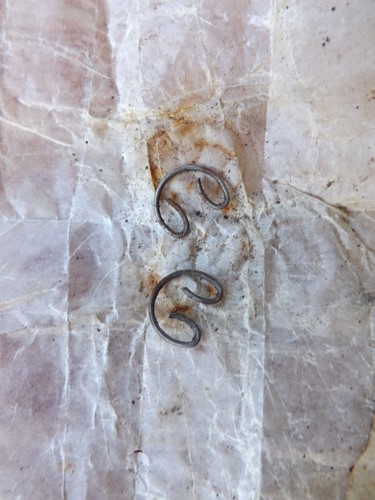 Gudgeon pin clips for - gudgeon,