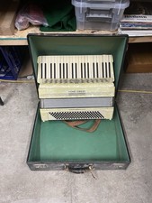 Tone Crest Accordion 120-Bass Piano Germany
