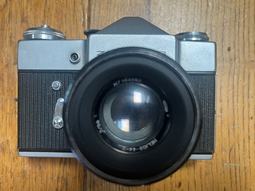 Zenit 35mm slr camera with - b,