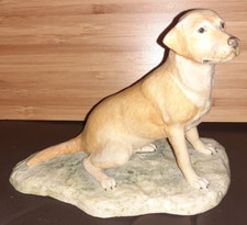 WELL DETAILED BORDER FINE ARTS SEATED LABRADOR FIGURINE - AYRES