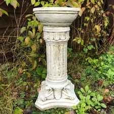 Corinthian style column