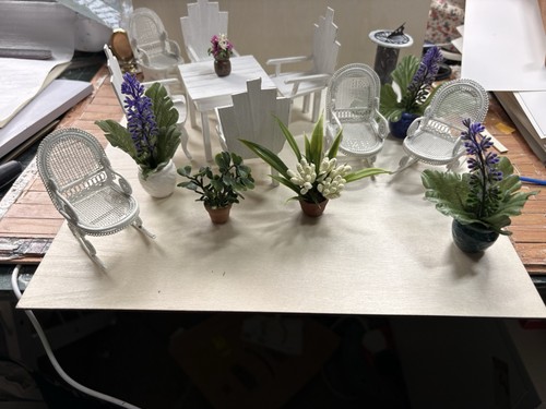 Dolls house garden - dolls, 1:12