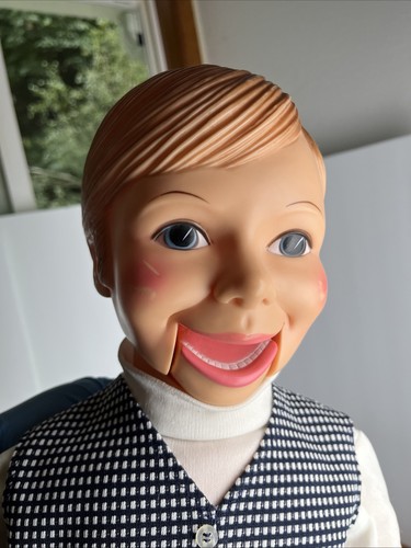 Simon sez ventriloquist - simon,