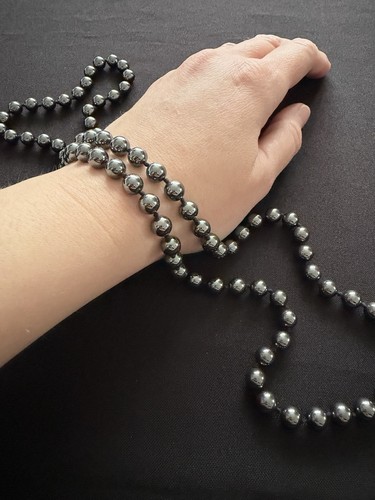 Silver tone metal round bead - round,