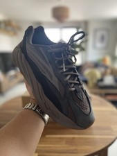 Yeezy Boost 700 V2 Mauve - UK 10.5
