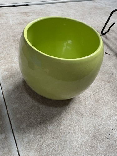 Line green pot - line,