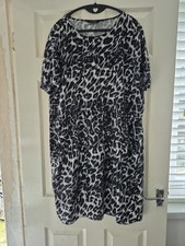 Ladies Size 18 Peacocks Short