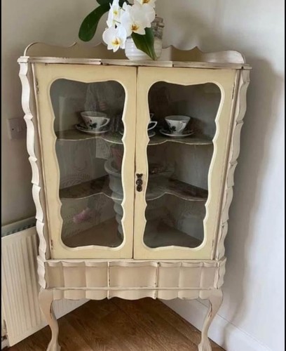 Beautiful corner unit - , display