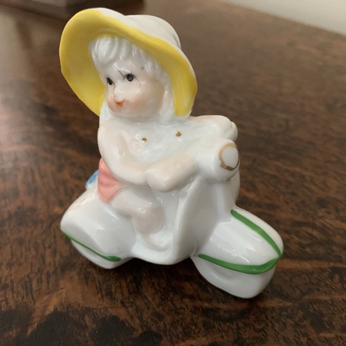 Vintage ceramic figurine - ceramic,
