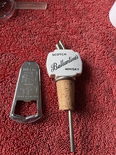 Whisky stopper and - pourer,