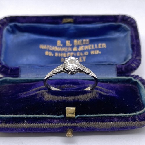 18ct gold 50ct diamond - 0.50ct,