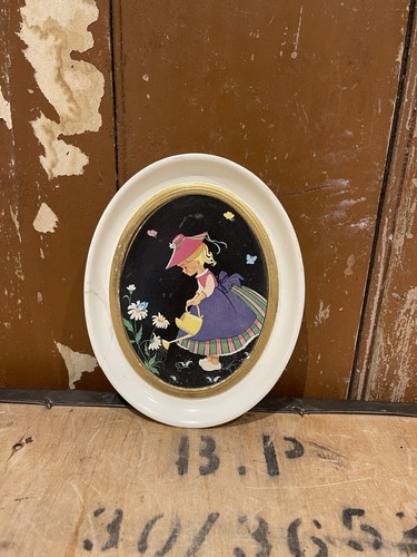 Madryn miniature oval wall - a,