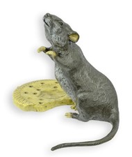 Bronze sculpture of a mouse