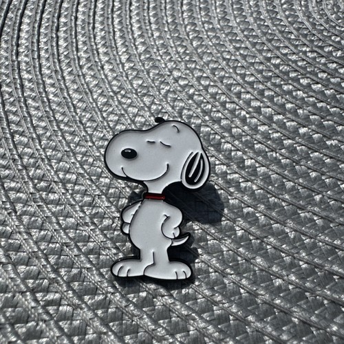 Snoopy smiling enamel pin - snoopy,