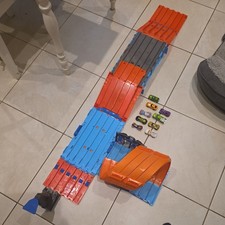 Hot Wheels Track Builder Race