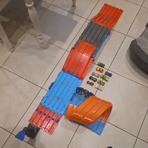 Hot wheels track builder race - wheels,