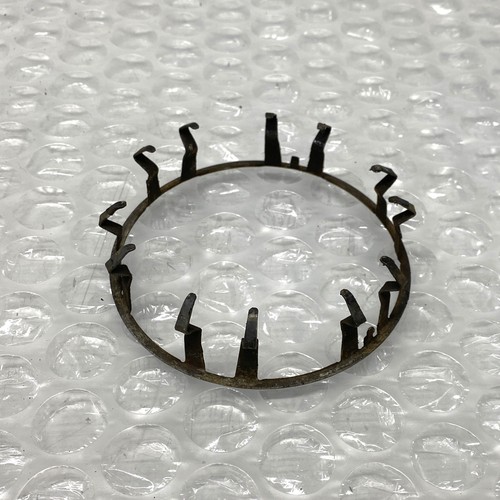 Wheel centre hub cap - hub, holder