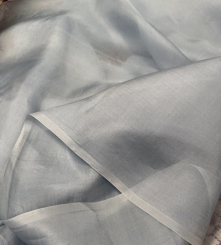 100 pure silk organza - 100%,