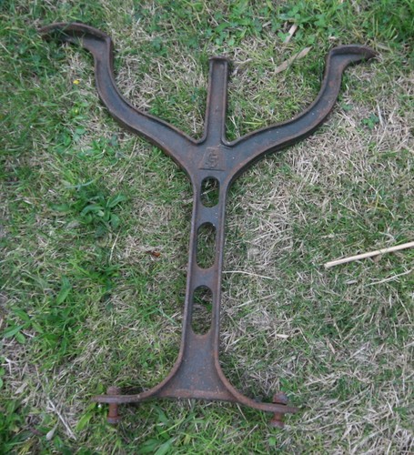 Unusual old standing shoe last - old,