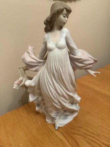 Lladro 5898 spring - "spring, splendor"