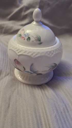 Aynsley lidded jar little - lidded,
