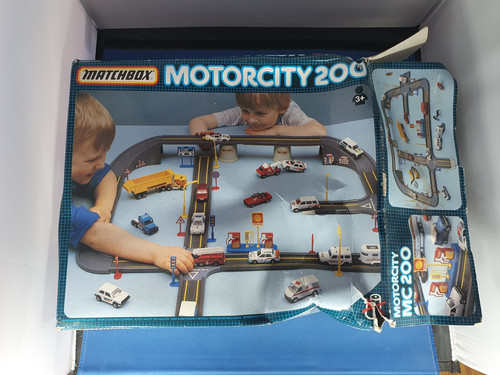 Matchbox motorcity 200 damaged - 200,