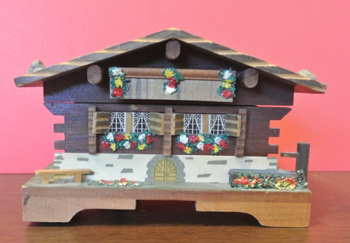 Cuendet swiss chalet music - chalet, box