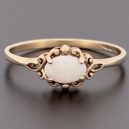 9ct yellow gold opal solitaire - 9ct,