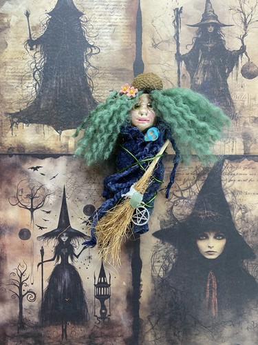 Spirit doll witch a box - in,