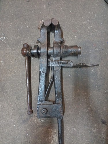 Black smith vice - black,