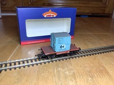 Bachmann OO Gauge  37-978  BR Conflat A with AF Container