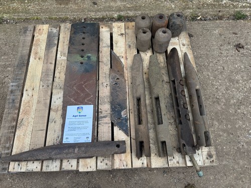 Pallet mole plough wearing - of,