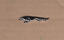 Pin badge of the Jaguar car emblem - approx 32 x 7 mm